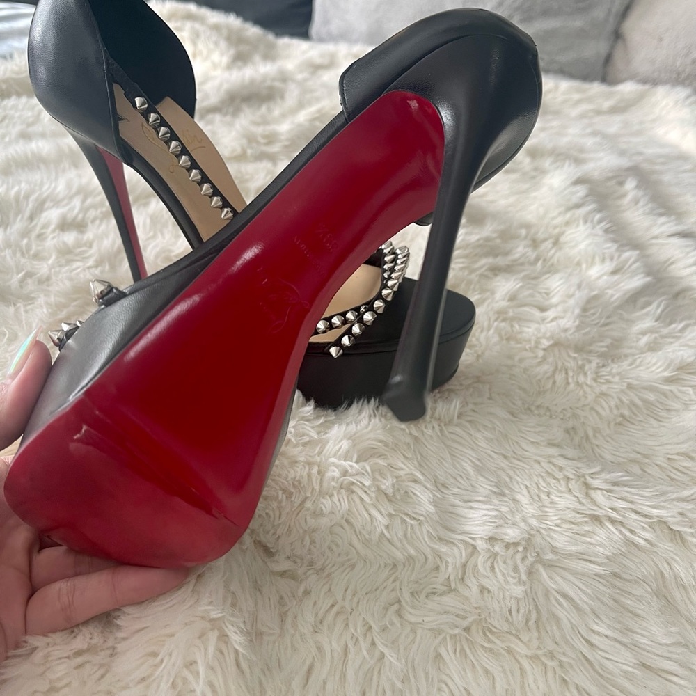 Gorgeous and pristine spiked Christian Louboutin heels. Very rare! - Picture 5 of 15